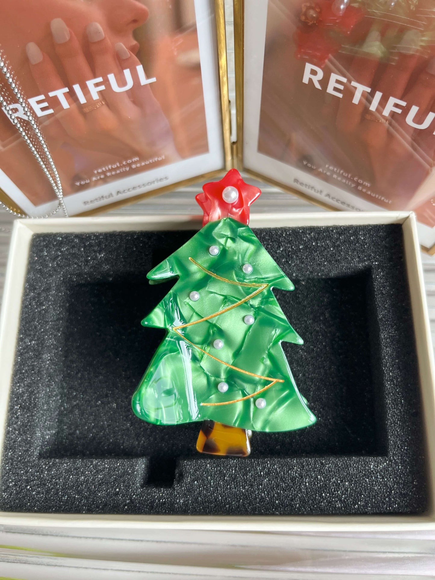 Christmas Tree Claw (Red)