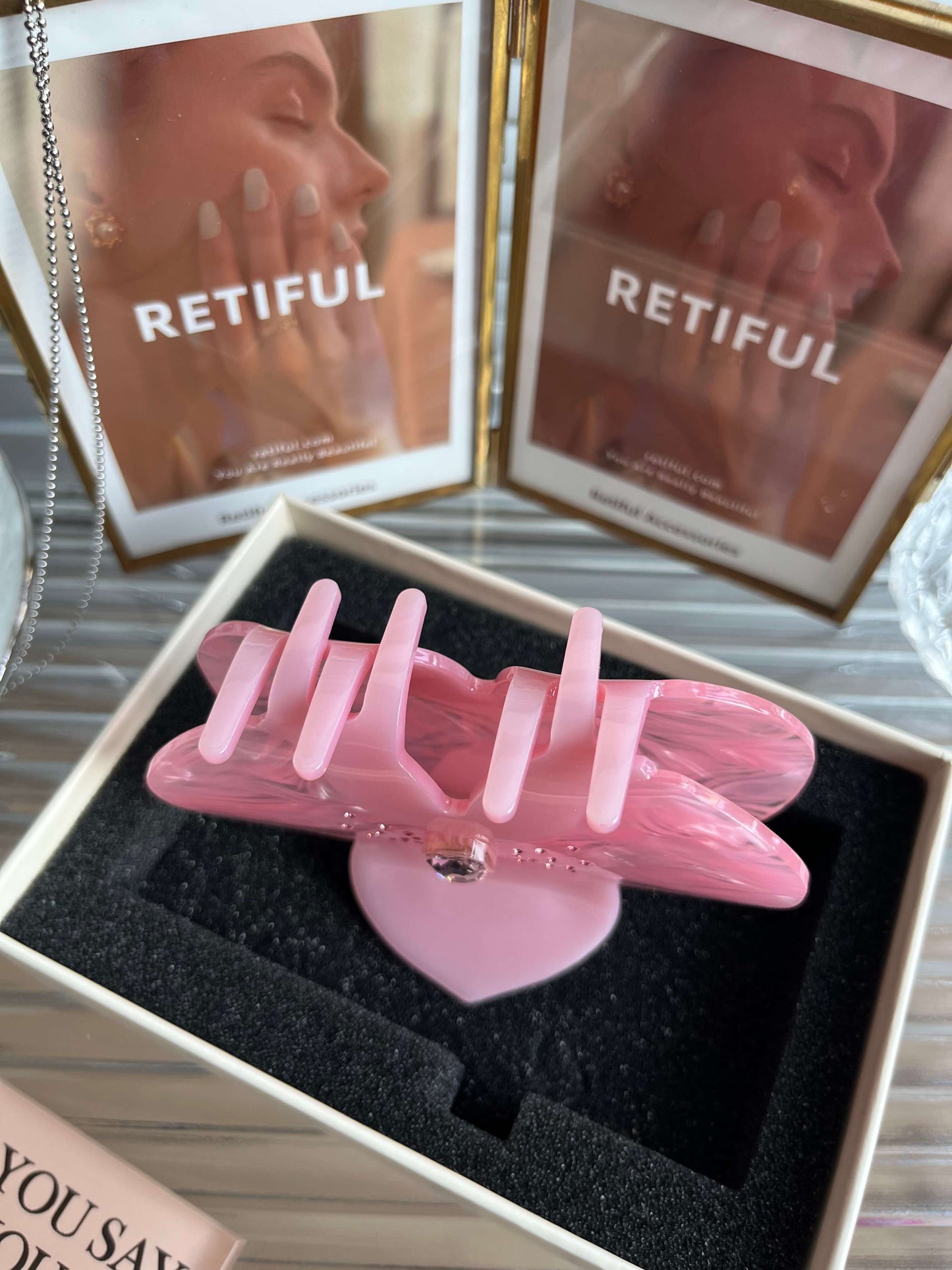 Iris Hair Claw in Pink