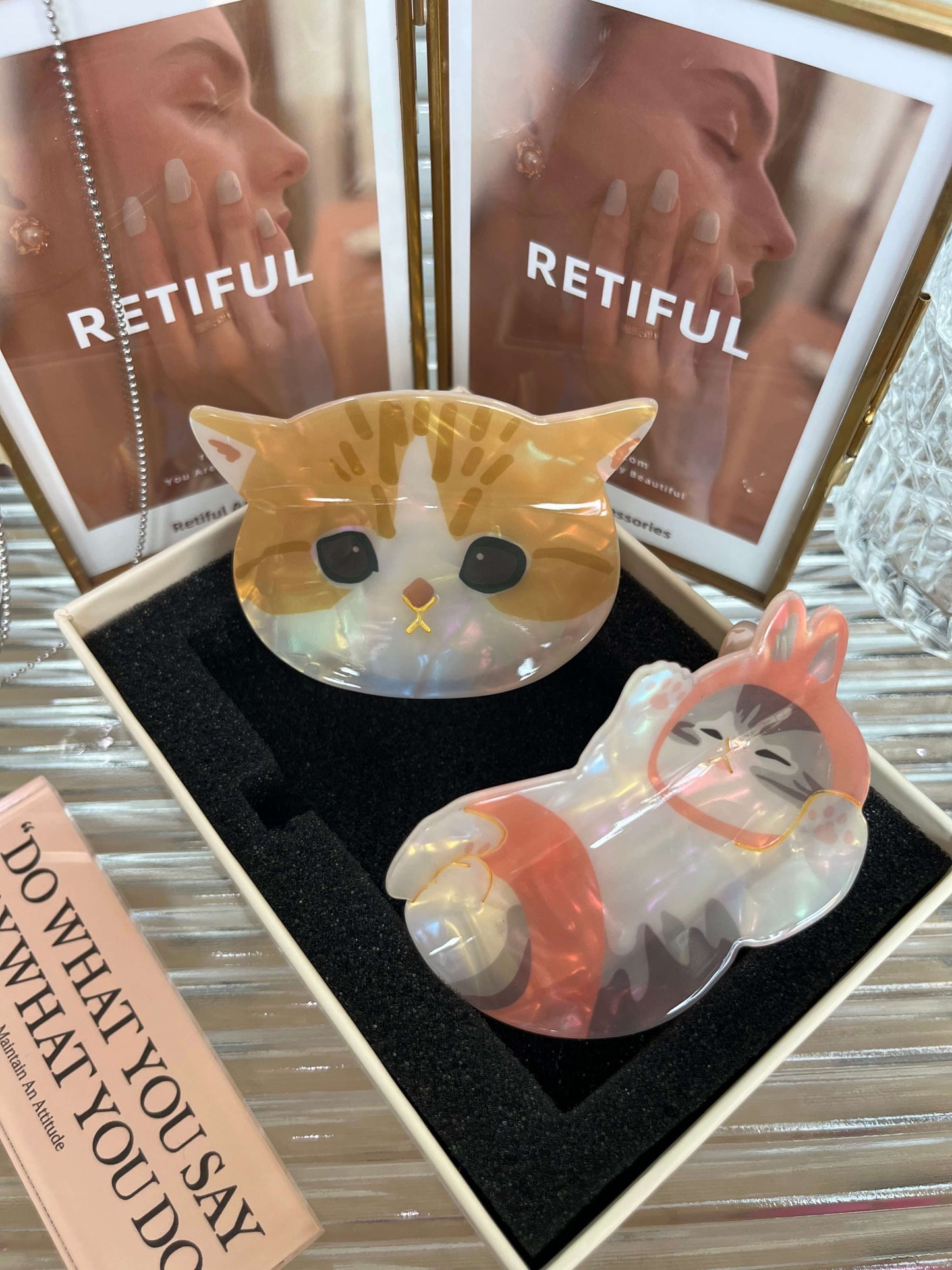 Sleepy Cat Hair Claw