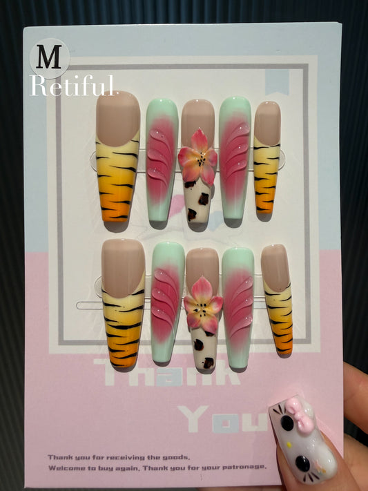 L0043 Flower Press-On Nails