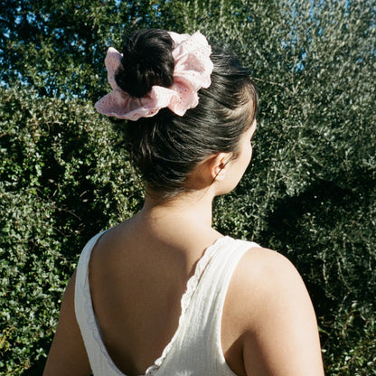 Eyelet Scrunchie Pink