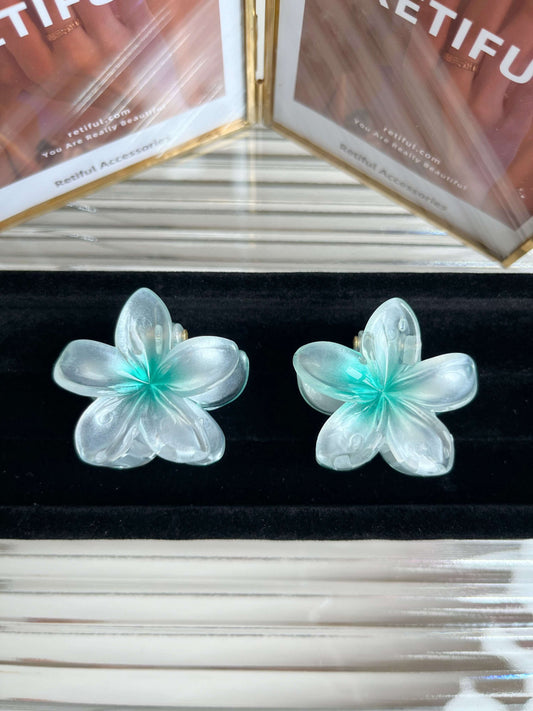 Mini Flower Claw Clip In Aqua Pearl