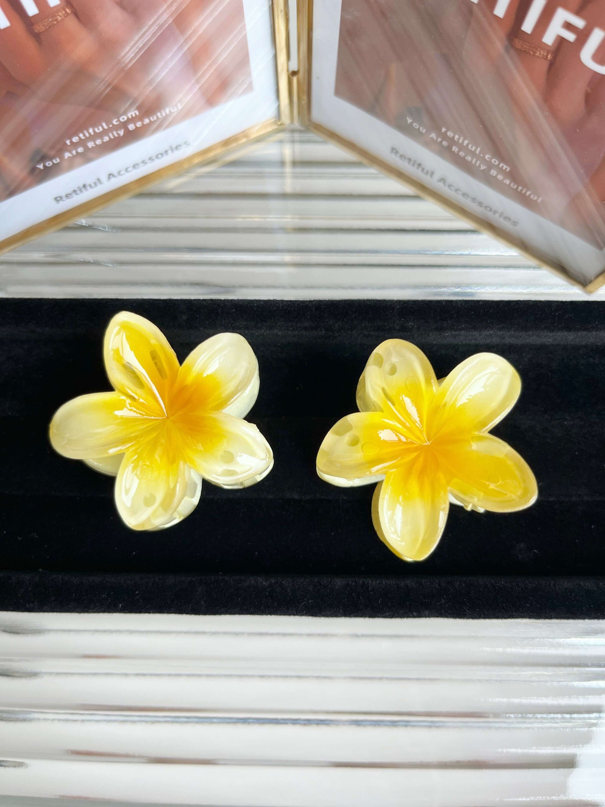 Mini Flower Claw Clip In Yellow